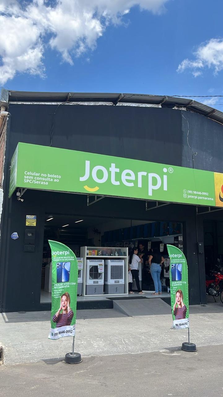 Fachada da loja Joterpi em Parnarama (MA) com clientes na entrada