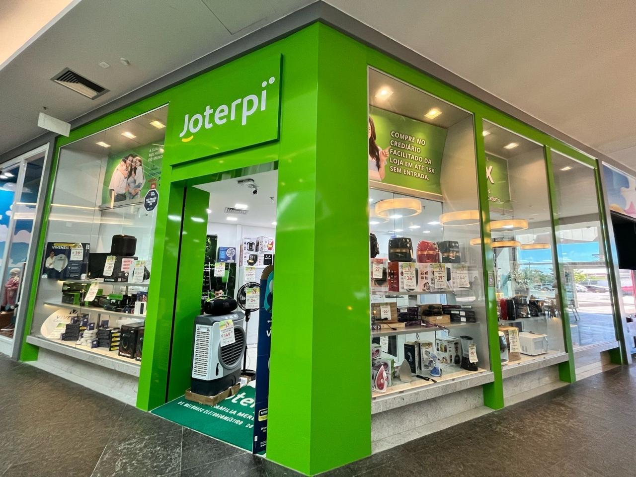 Loja Joterpi em shopping com vitrine de eletrodomésticos e crediário em 15x