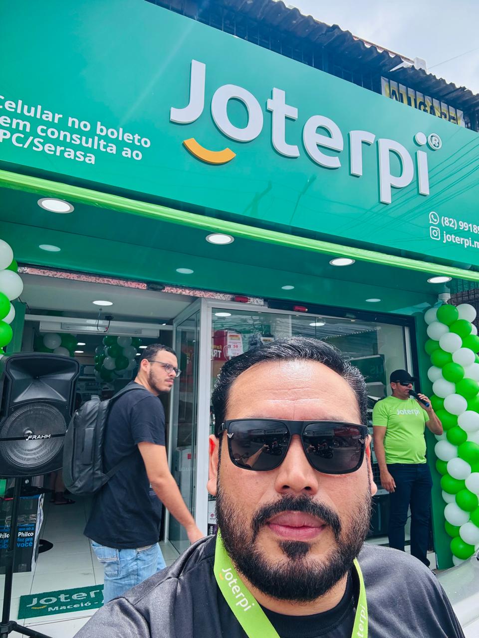 Inauguração da loja Joterpi em Maceió (AL) com balões verdes