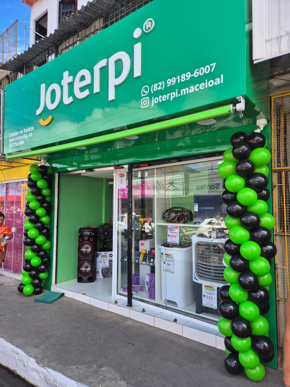 Inauguração da loja Joterpi em Maceió (AL) com balões verdes e pretos
